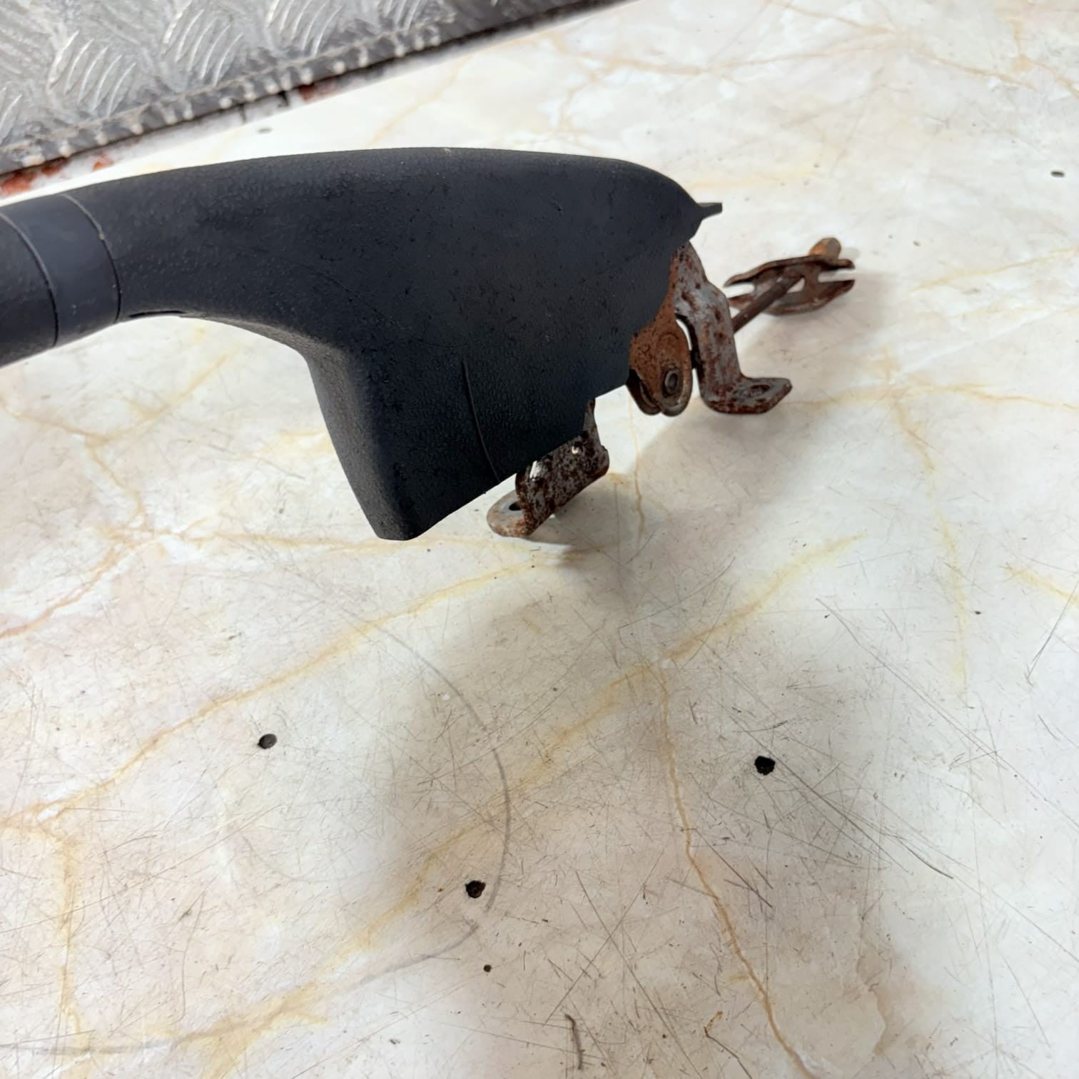 VOLKSWAGEN POLO MK6 HANDBRAKE PARKING BRAKE LEVER MECHANISM 2G0711301L