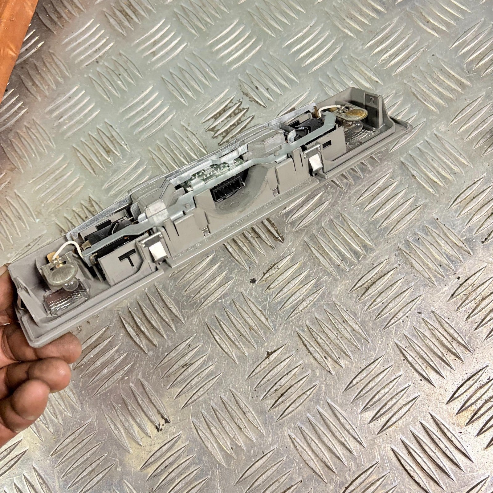 1998-2004 Audi A6 Rear Overhead Dome Map Light Lamp Assembly 4B0947111