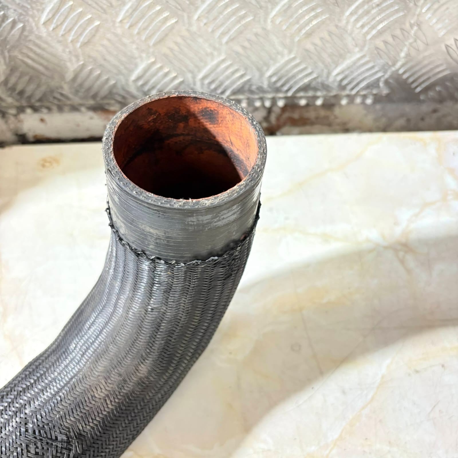 VOLVO RADIATOR HOSE 2008