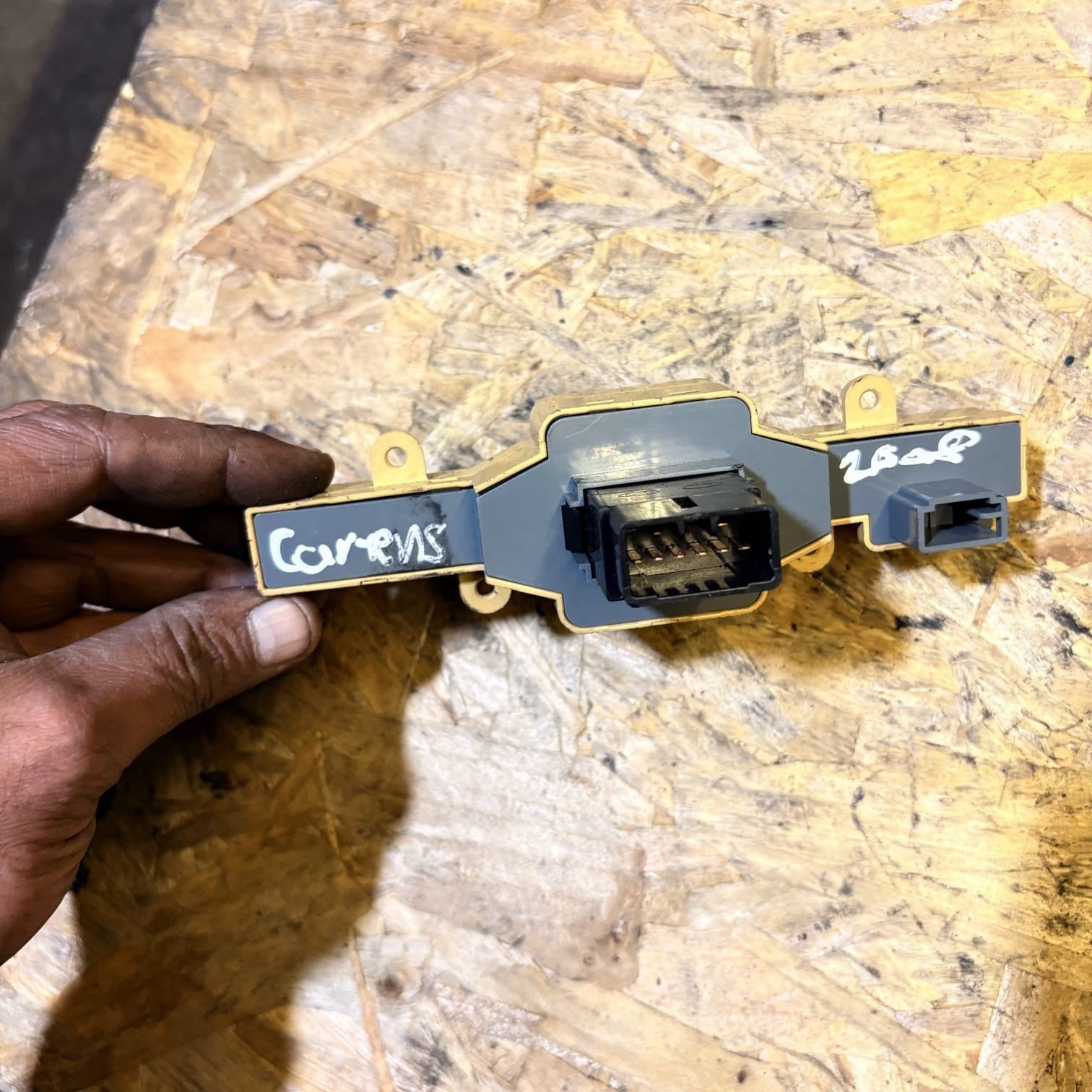 KIA CARENS MK2 HAZARD LIGHT SWITCH 93790-1D000