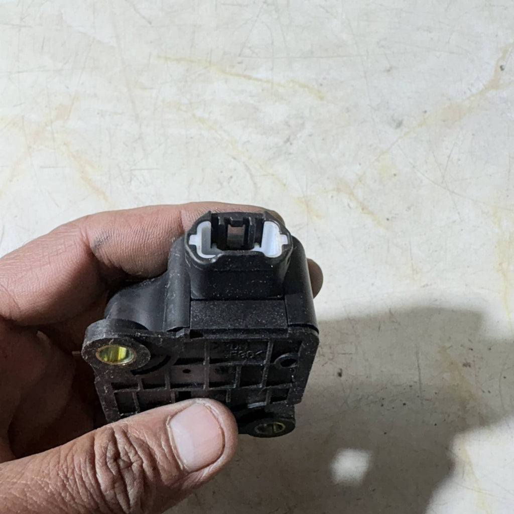 Nissan X-Trail T30 2.2 Diesel Deceleration Sensor Module 47930 EQ010