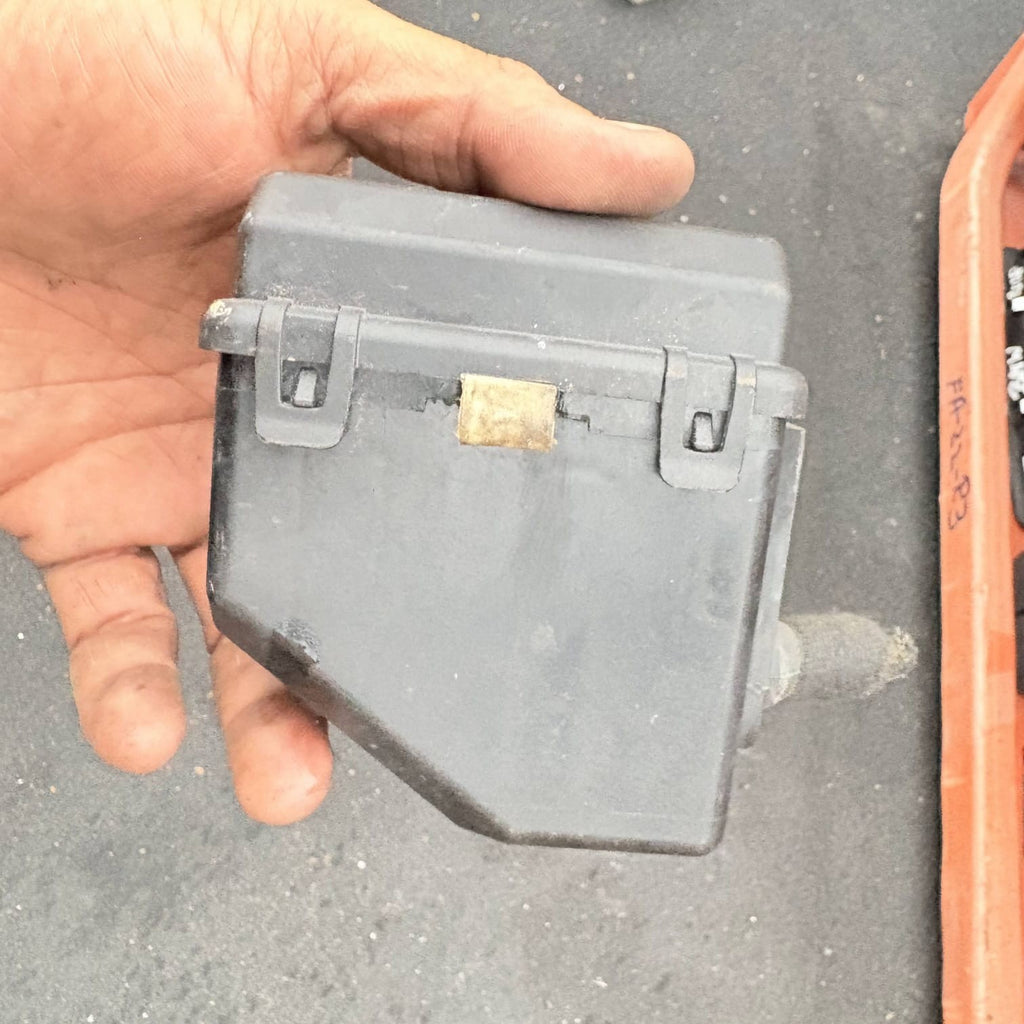 MINI Countryman R60 2011-2016 Engine Bay Fuse Relay Box 61142755704 2755704