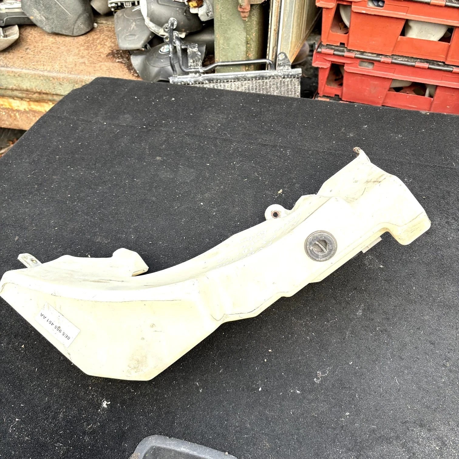 AUDI A4 Cabrio 8H7, B6, 8HE, B7 Window Washer Tank 8E5955451AA 3.00 25127269