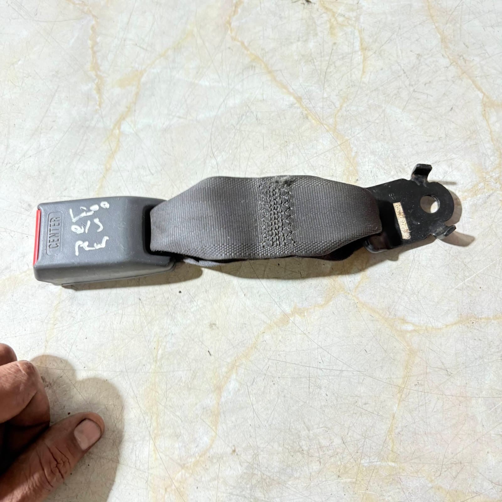 Kia Sorento XM Mk2 2010-2012 Rear Centre Seat Belt Buckle Receiver Stalk 5DR