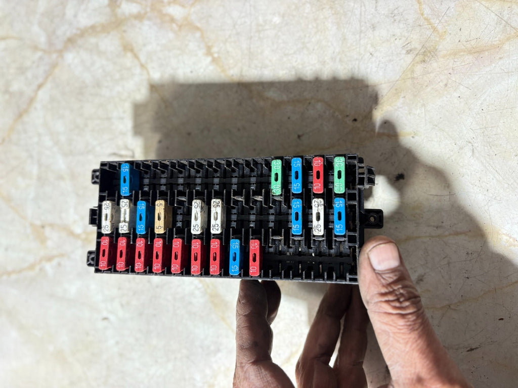 VAUXHALL VIVARO B RENAULT TRAFIC MK3 1.6 CDTI PASSENGER DASH FUSE BOX 2014-2019
