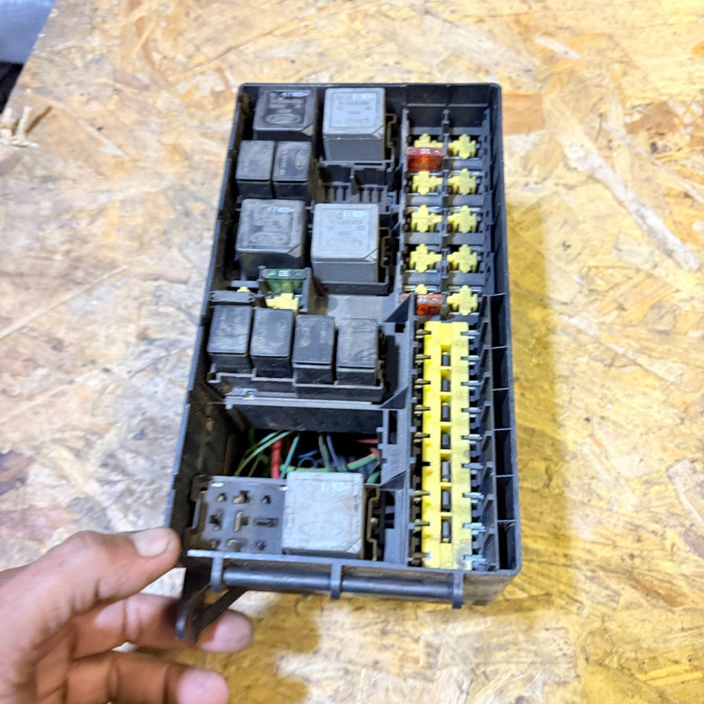 2004 FORD TRANSIT CONNECT FUSE BOX 518755202 2T1T-14A067-AD