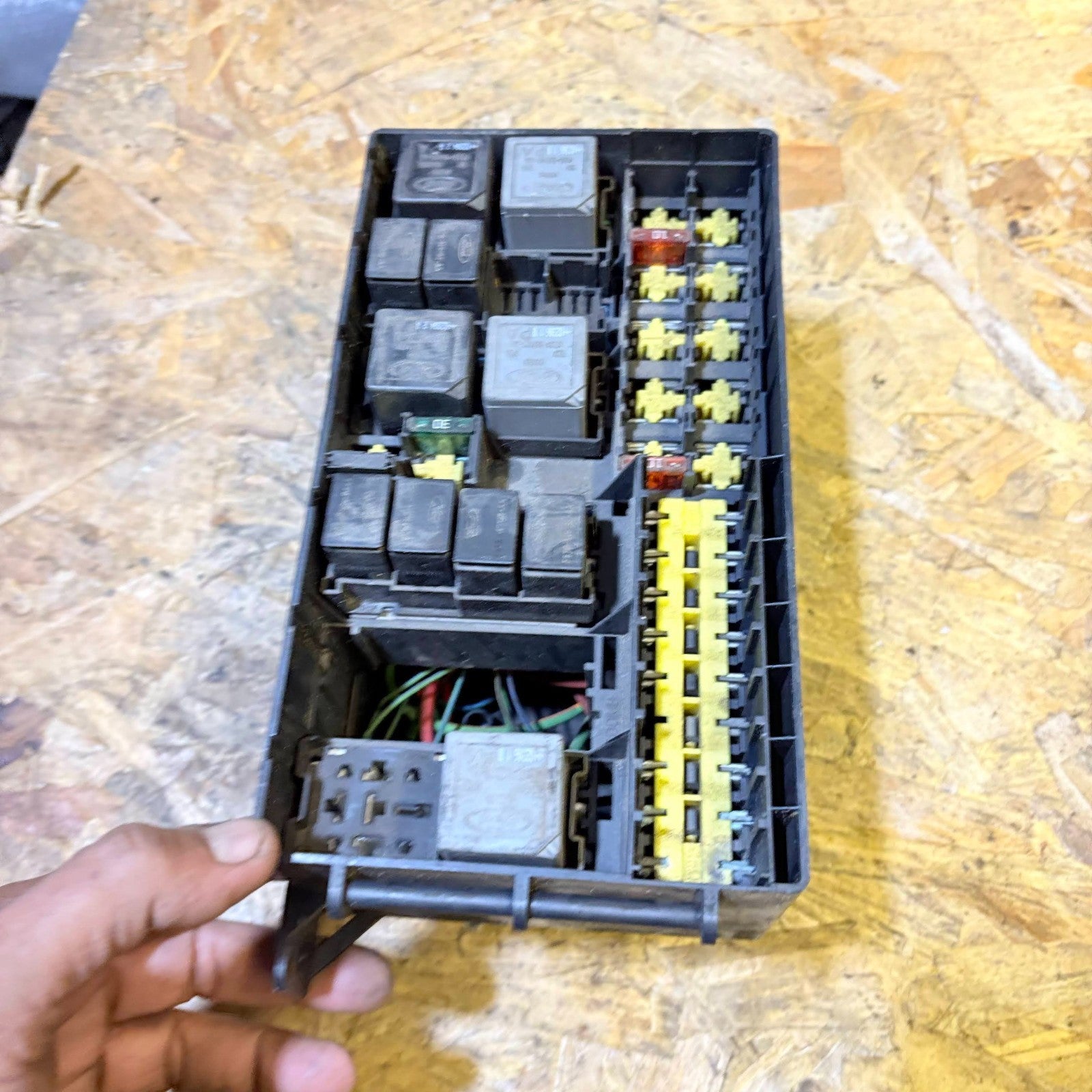 2004 FORD TRANSIT CONNECT FUSE BOX 518755202 2T1T-14A067-AD
