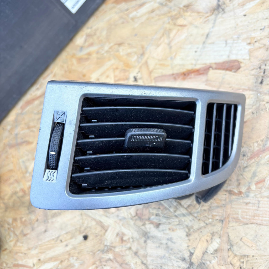 HYUNDAI I20 08-14 DASHBOARD AIR VENT LEFT PASSENGER SIDE NEARSIDE 97460-1J000
