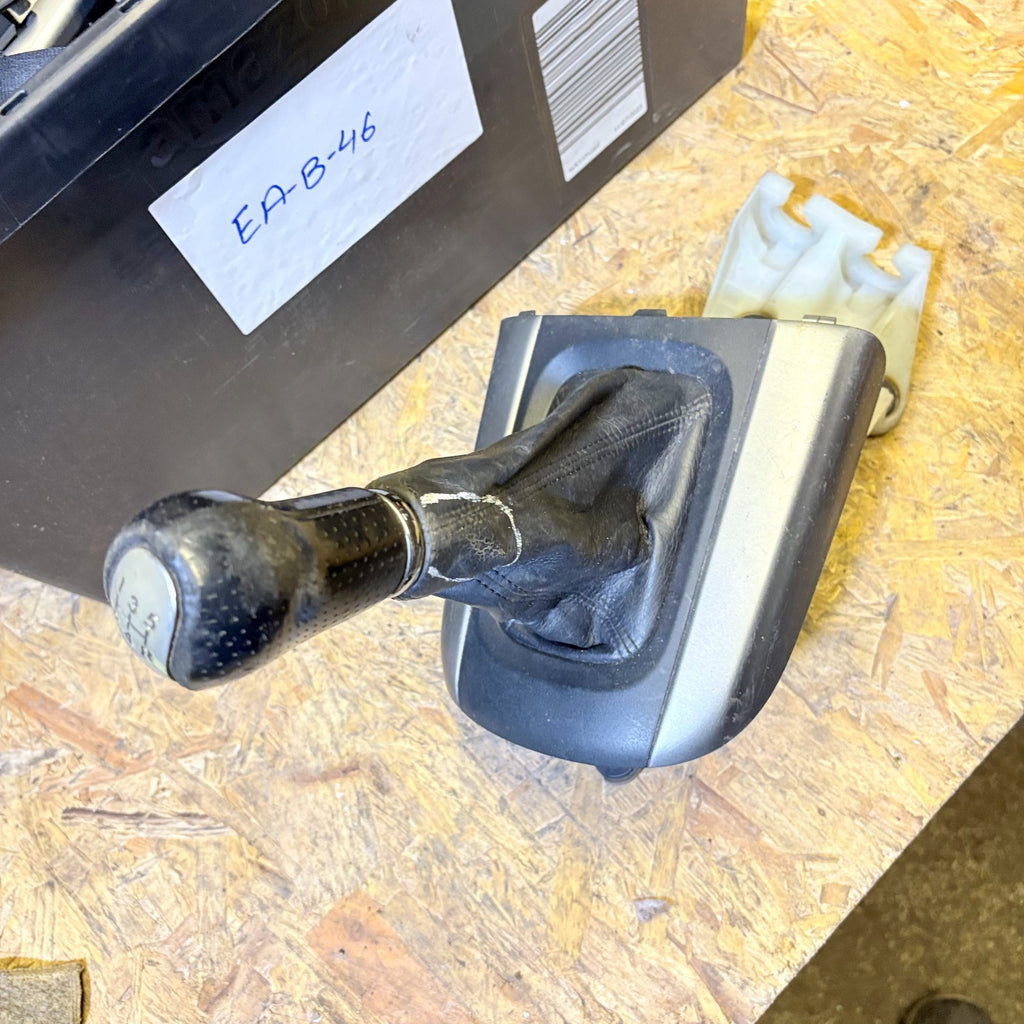 Toyota RAV4 XA20 2003-2005 RHD 5 Speed Manual Gear Lever Shifter + Trim