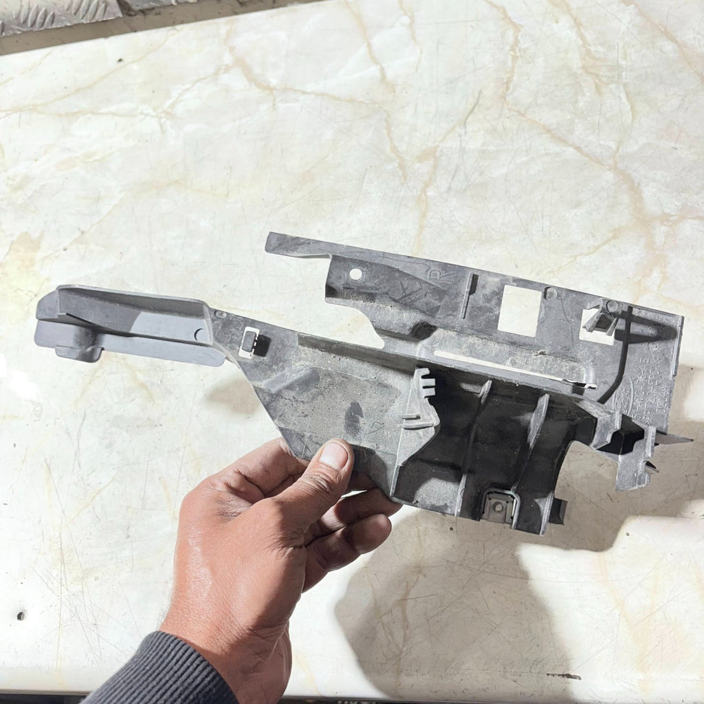 FORD FOCUS BONNET HINGE COVER MK3 FRONT RIGHT BM51A02476AE