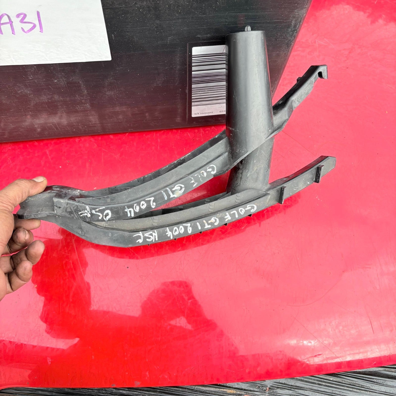 Volkswagen Golf GTI 2004 Left & Right Front Bumper Guide Retainers Set 1K0807889
