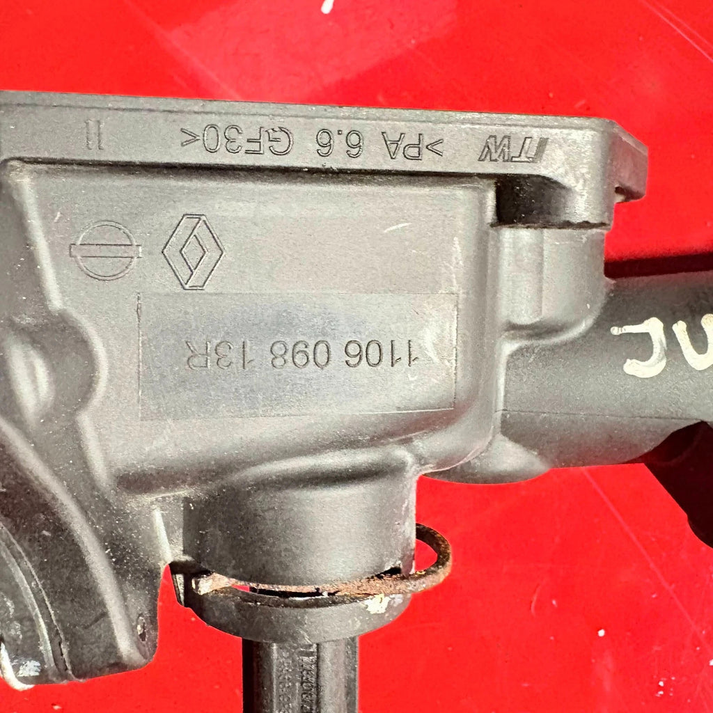 Nissan Juke 2014 thermostat housing 110609813R