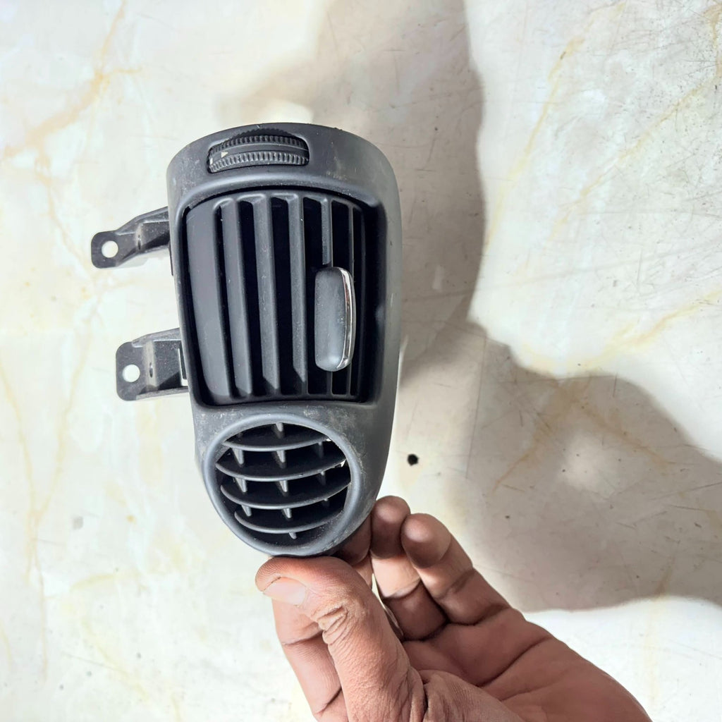 Mercedes C-Class drivers side dash air vent assembly (2000-2006)