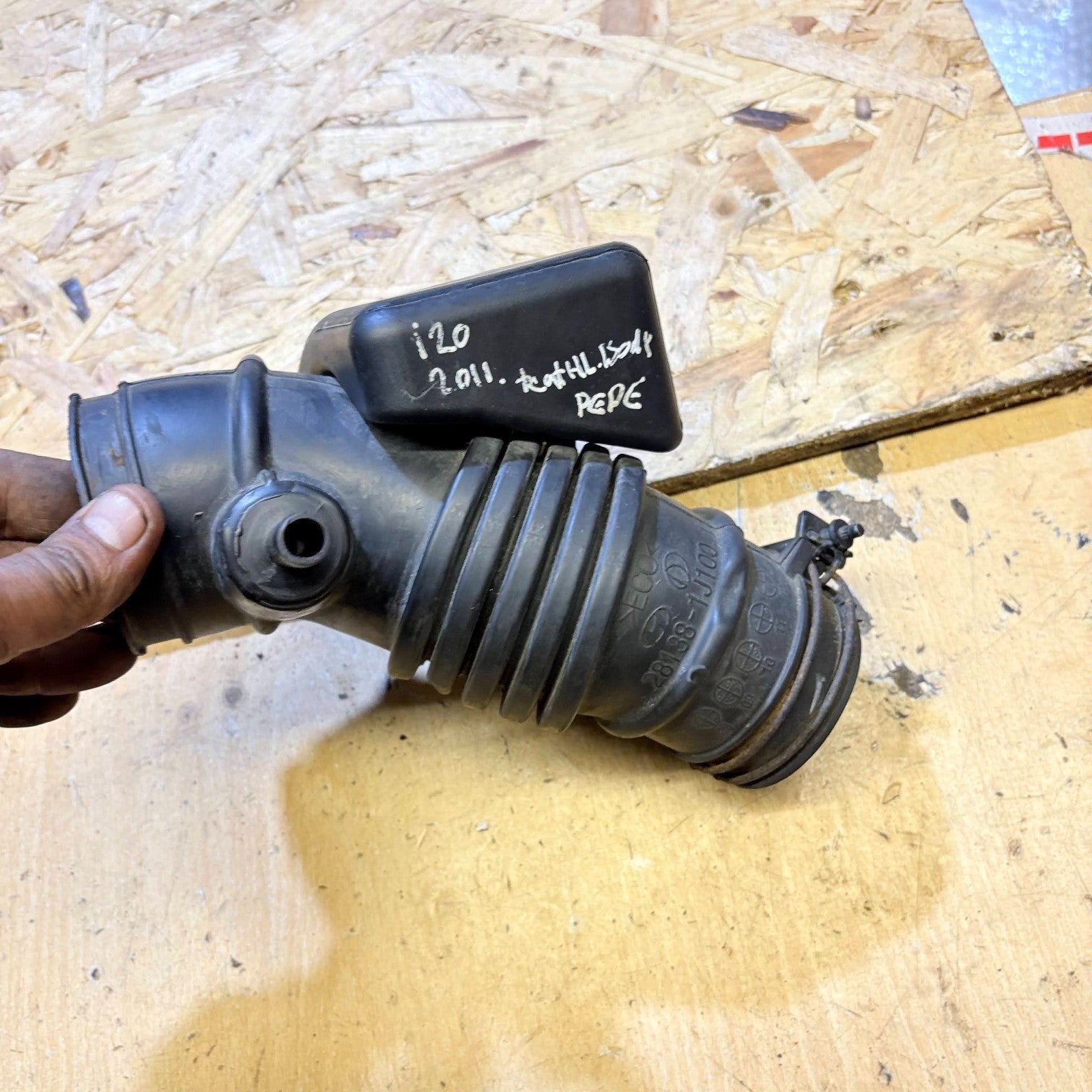 Hyundai i20 2011 Intake Pants (Air Pipe)(Air Pipe) 281381j1001