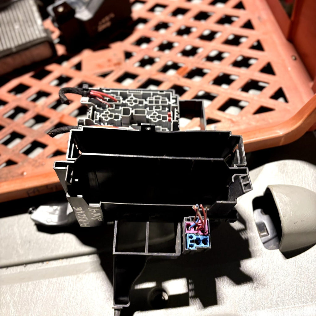Porsche Cayenne 955 03-06 RHD Fuse Box Relay Bracket 7L0937535A