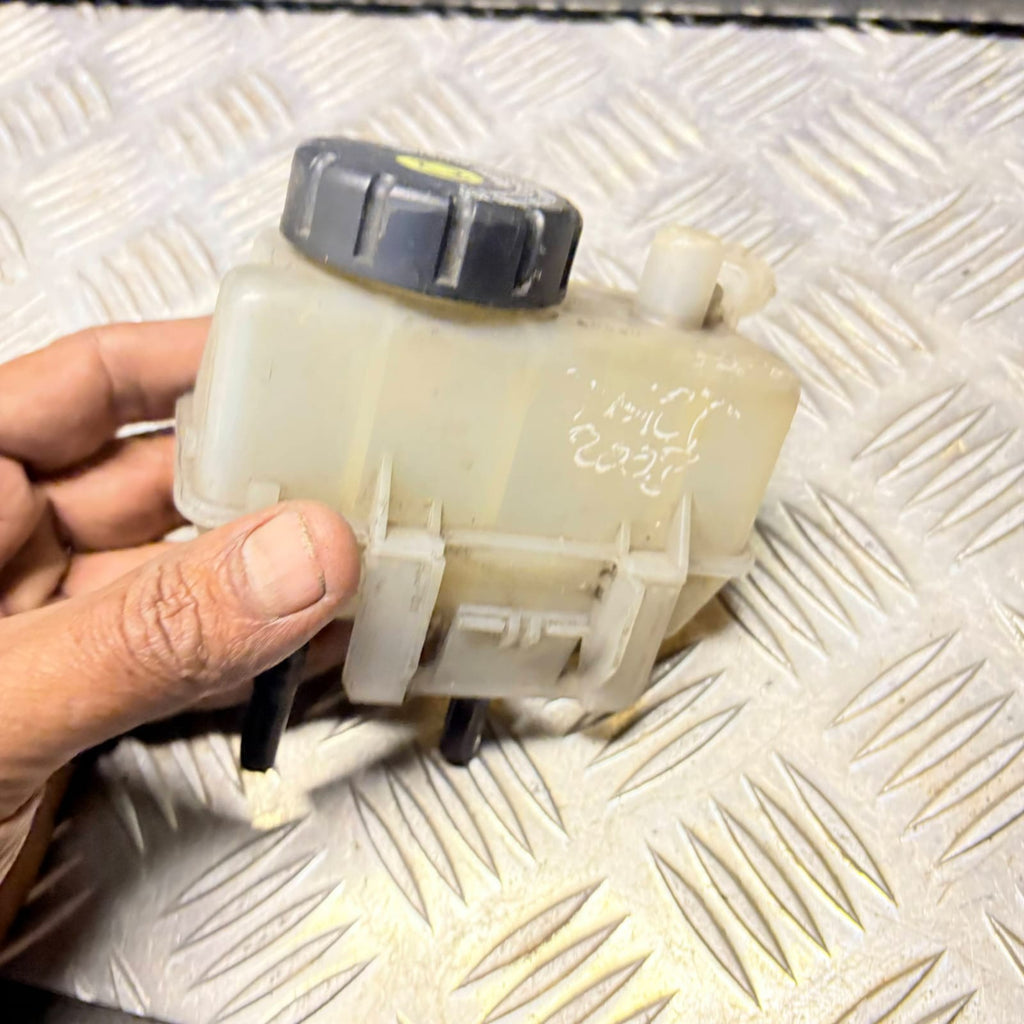 MERCEDES-BENZ S-CLASS Brake Fluid Tank W220 S400 CDI 184kw A2204300002 2003