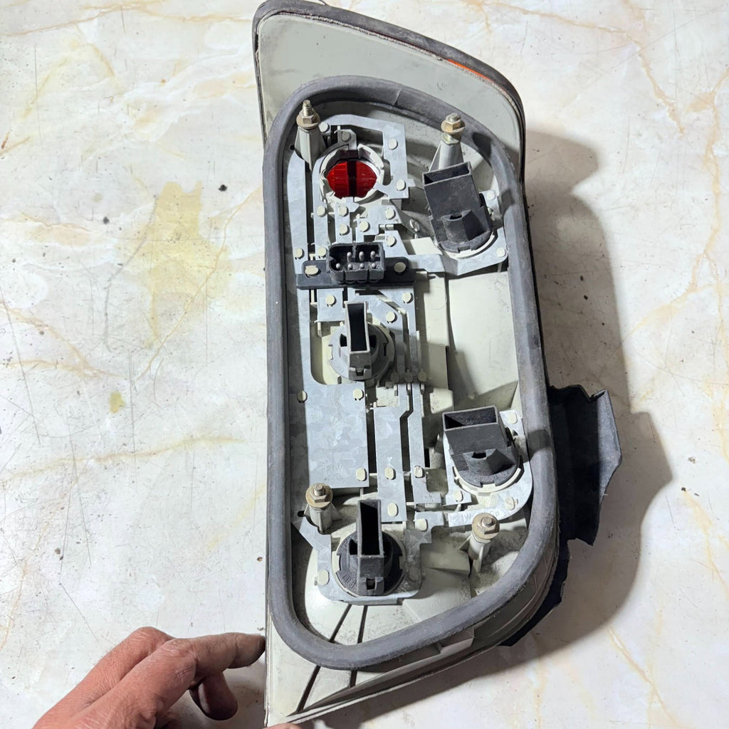 BMW E36 3 Series 320 Rear Right Tail Light Lamp 29548012