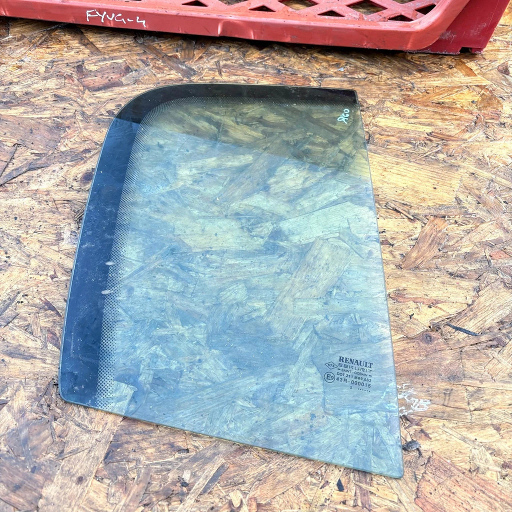 RENAULT MEGANE 2003-08 OFFSIDE DRIVER SIDE REAR DOOR QUARTER WINDOW GLASS