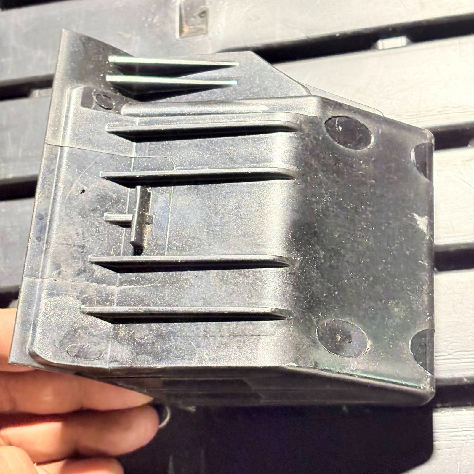SKODA OCTAVIA MK2 2010 CENTER CONSOLE REAR STORAGE TRAY