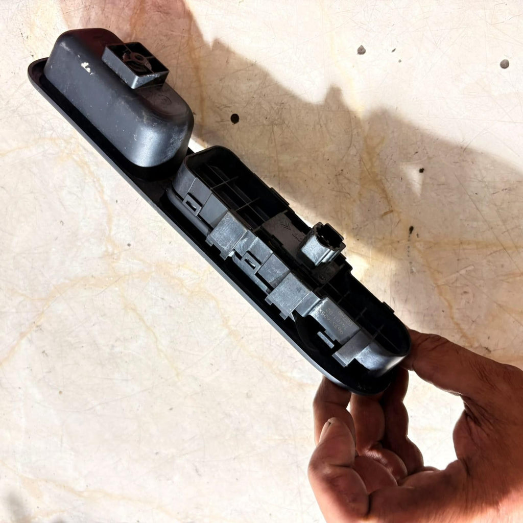 PEUGEOT 307 FRONT DRIVERS WINDOW SWITCH REGULATOR BUTTONS 96351625XT 2001-2005
