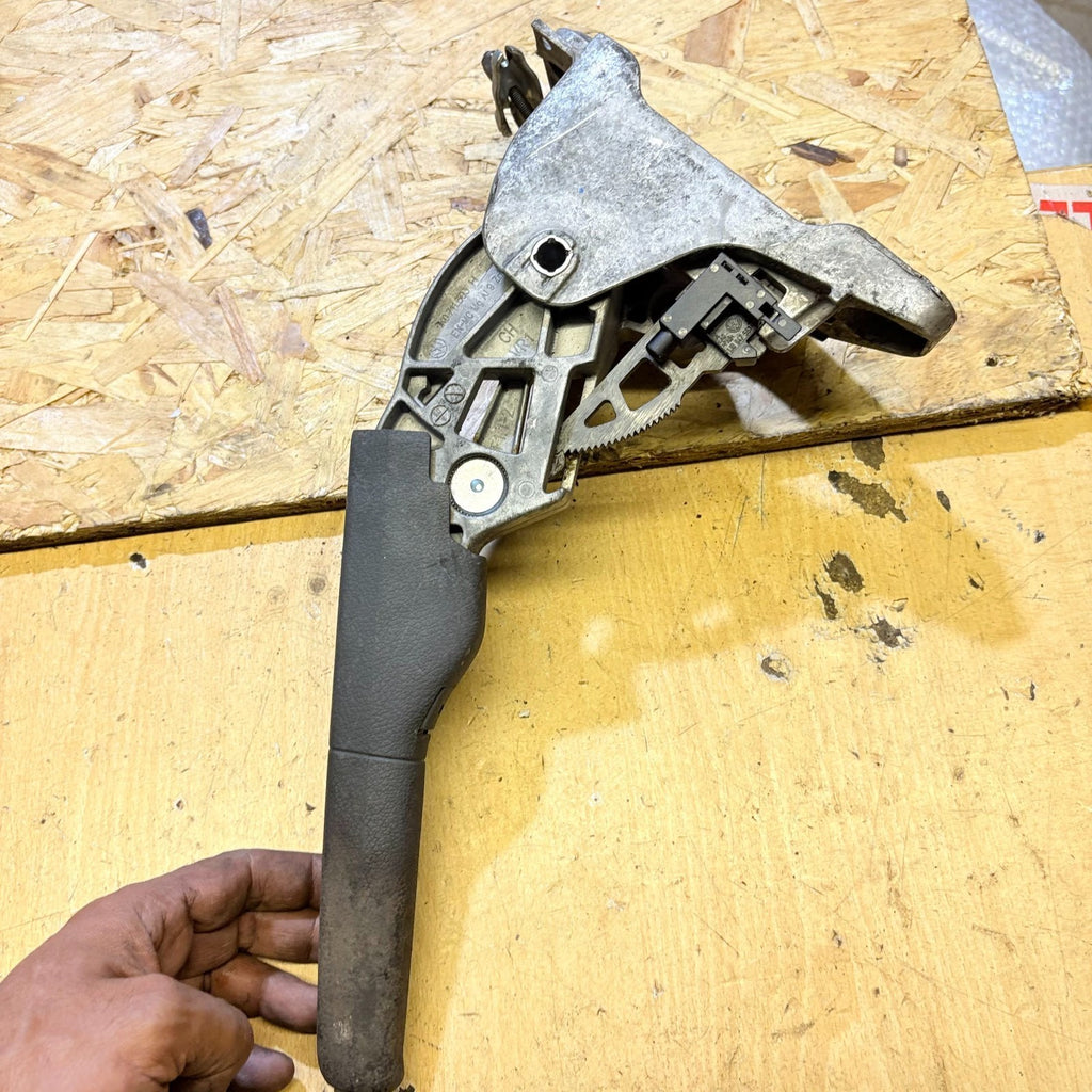 VOLKSWAGEN GOLF MK5 1K1 (2007) HANDBRAKE LEVER ASSEMBLY 8J0711303H
