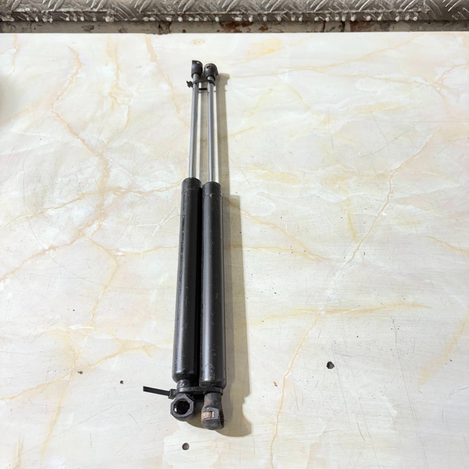 Renault Clio Mk2 1998-2005 Rear Tailgate Boot Gas Struts Pair 7700842256C Hatch