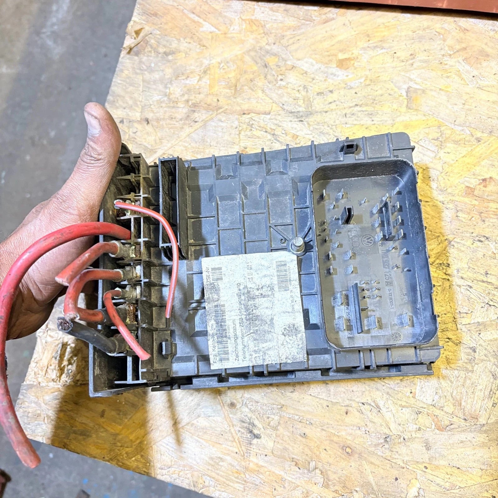 2006 - 2010 VolksWagen Passat Fuse Box Relay Control Module 1K0 937 125 A
