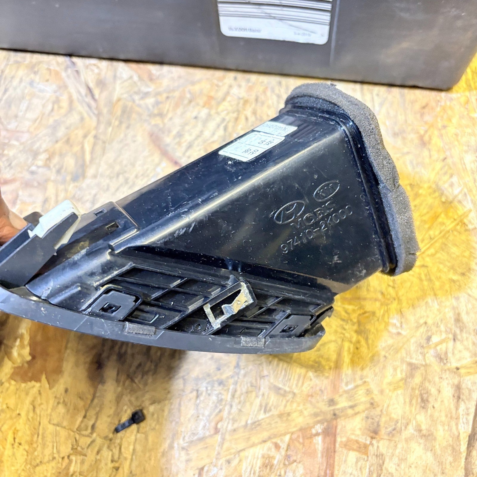KIA SOUL FRONT CENTRE MIDDLE DASH HEATER AIR VENT LEFT SIDE 97450-2K000 2008-14