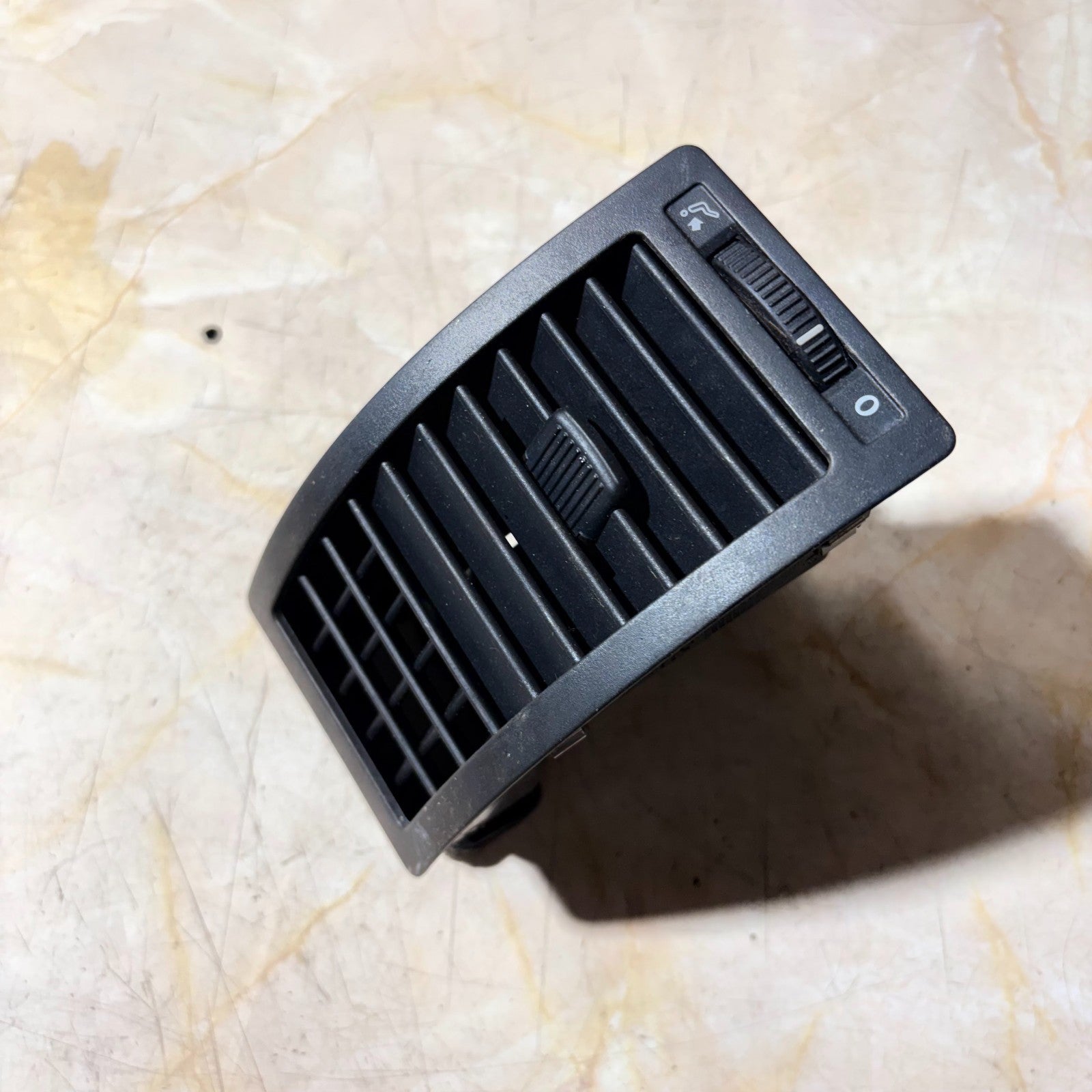 VW POLO MK4 2005-2009 FRONT LEFT PASSENGER SIDE DASHBOARD AIR VENT 6Q0819703