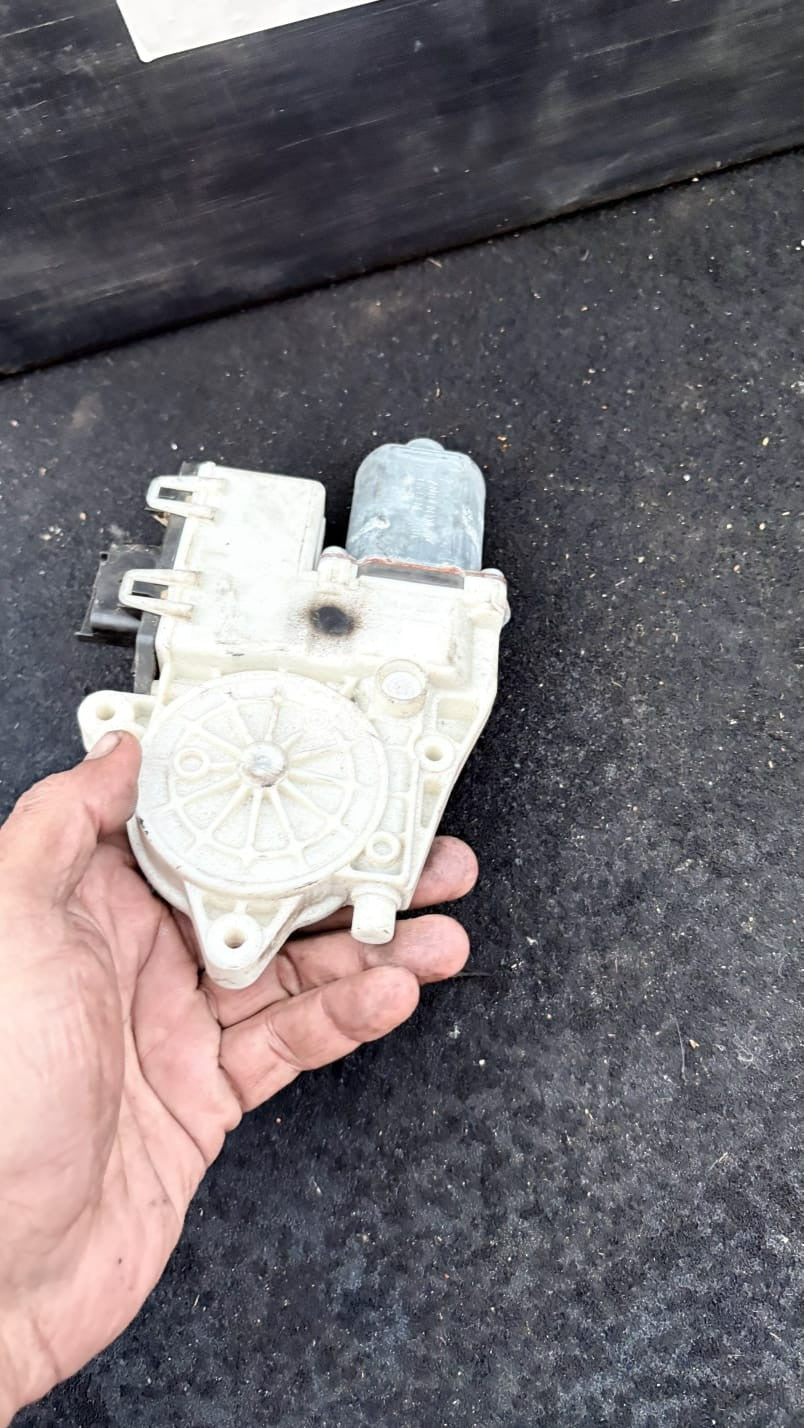 D3447 CITROEN WINDOW MOTOR 0130822239