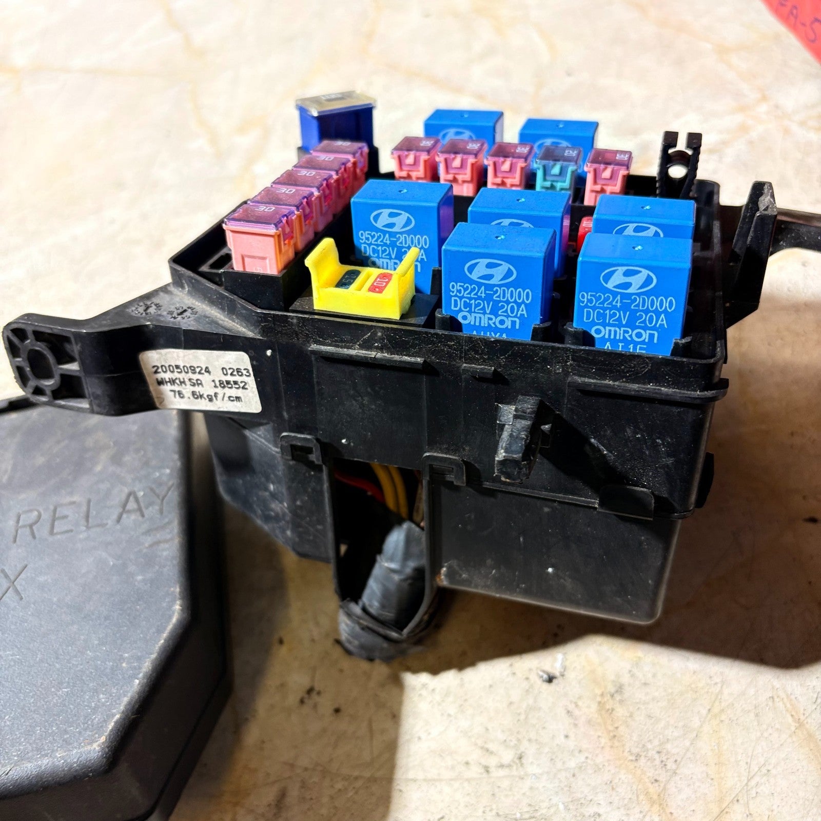 Kia Picanto Mk1 SA 2004-2007 Engine Bay Fuse Relay Box 91940-07500 Under Bonnet