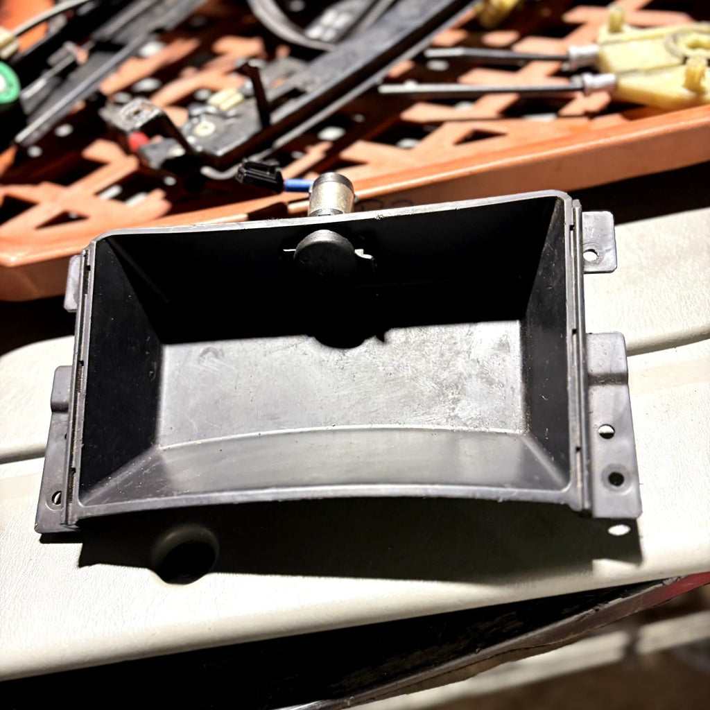 Kia Sorento MK1 2007-2009 Centre Console Cubby 12V Socket Cover 84684-3E700