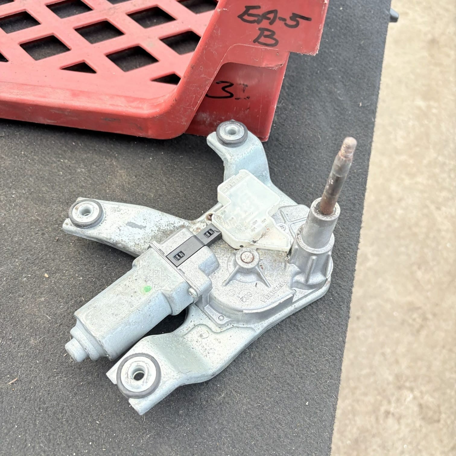 DODGE CALIBER 2006 REAR WINDSCREEN WINDOW WIPER MOTOR 05116146AC 50831