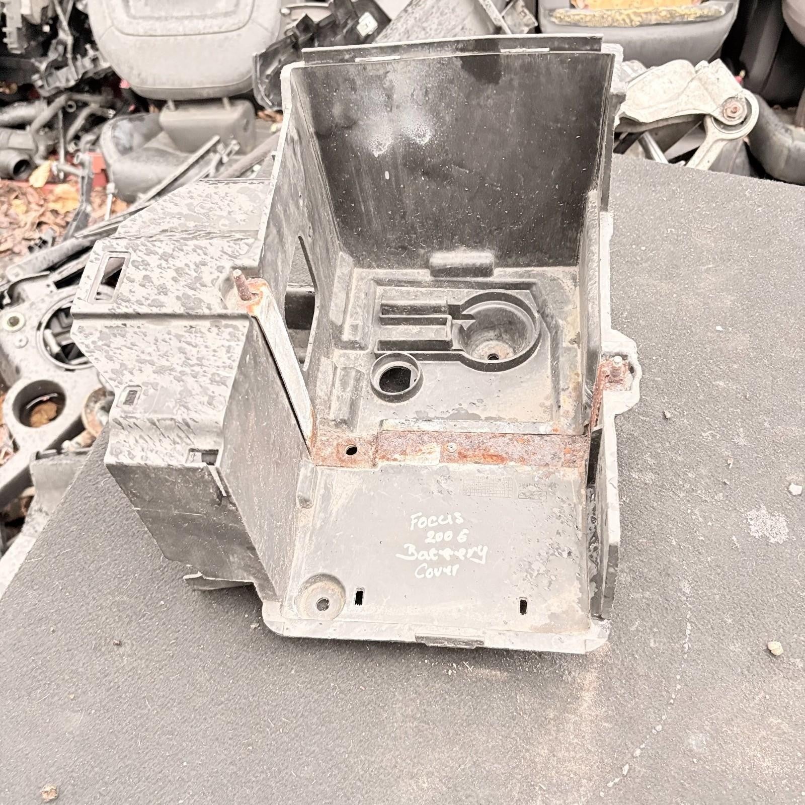 FORD FOCUS 2006 BATTERY COVER GENUINE OEM