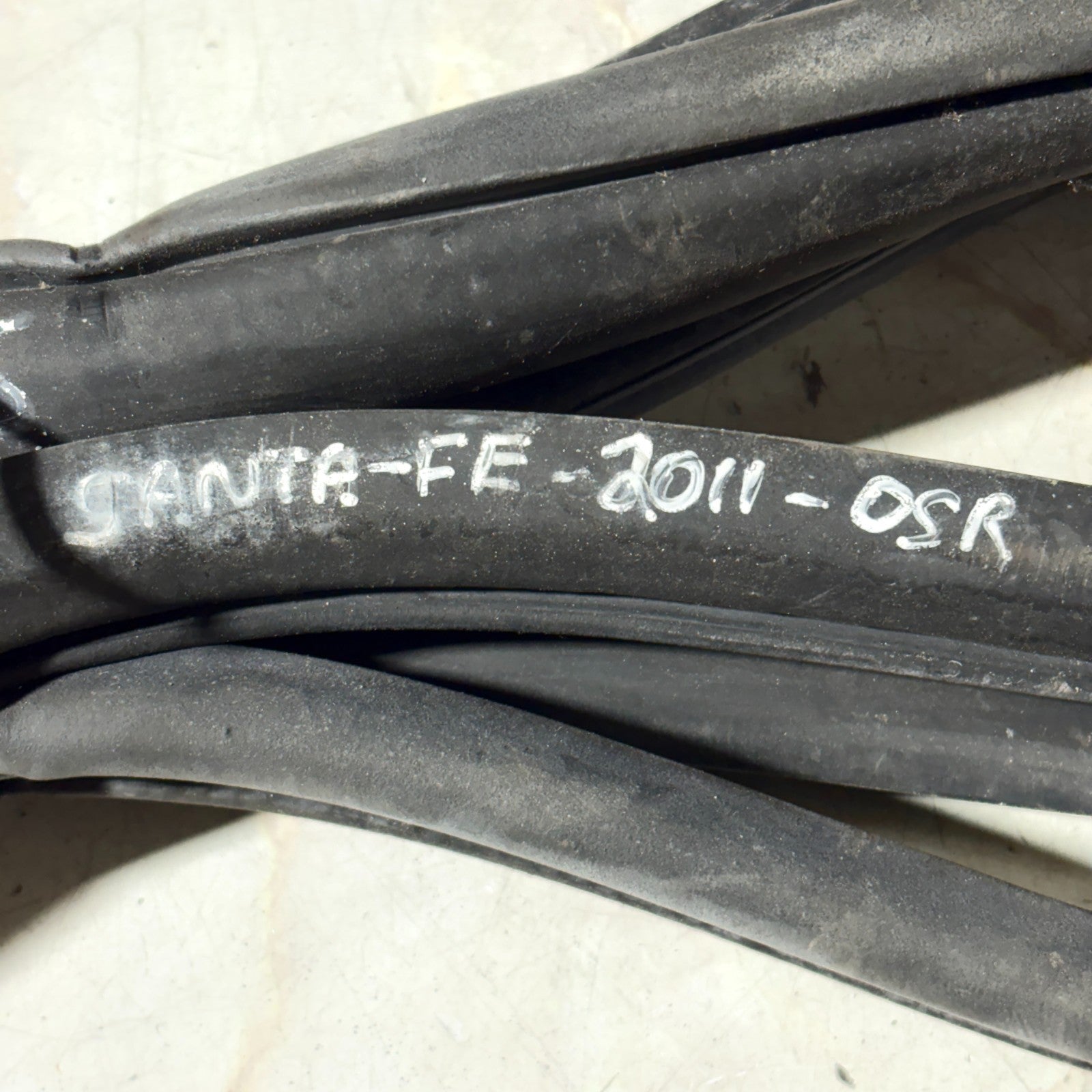 Hyundai Santa Fe MK2 2006-2012 Right Driver Rear Weatherstrip Rubber Door Seal
