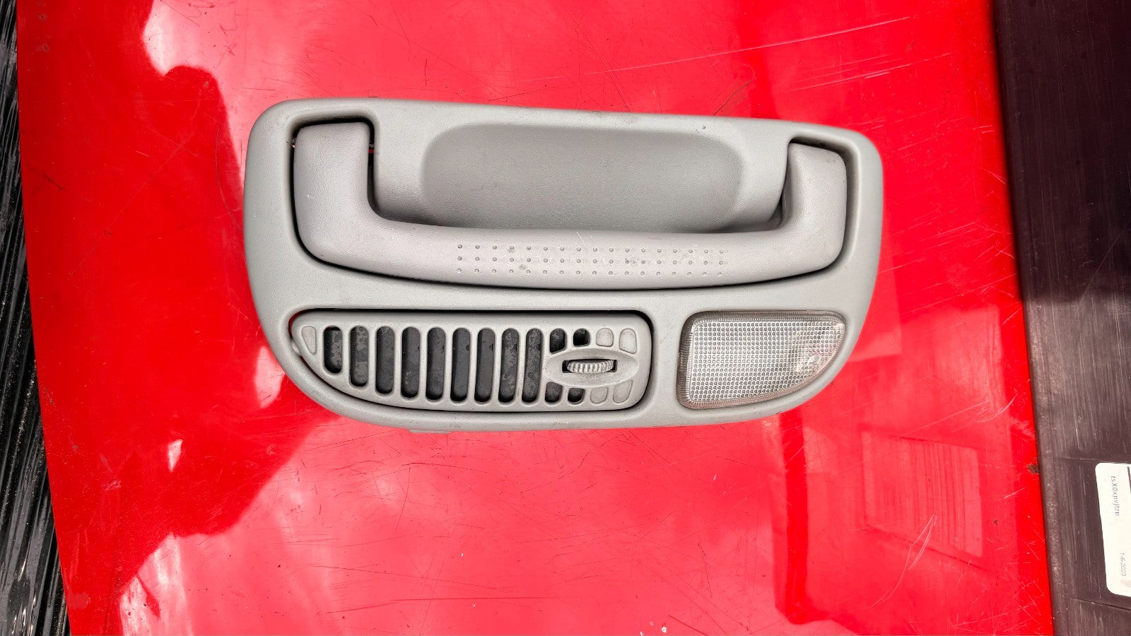 Kia Sedona 2004 Rear Left Side Handle w/Air Vents & Light OK552 51 310