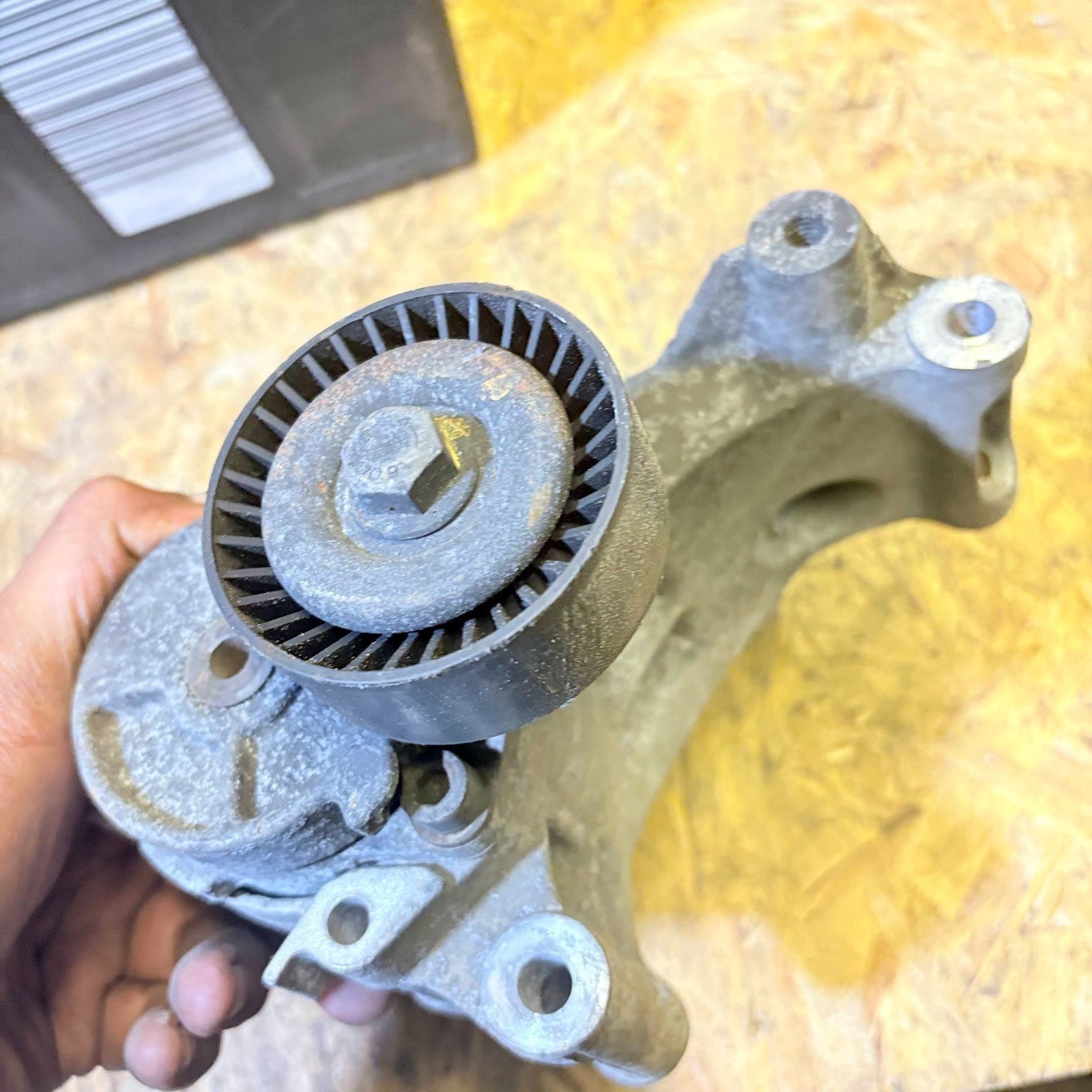 BMW Z3 1.8 1995-2000 1.9 1995-1999 1.9i 2000-2002 Alternator Bracket Tensioner