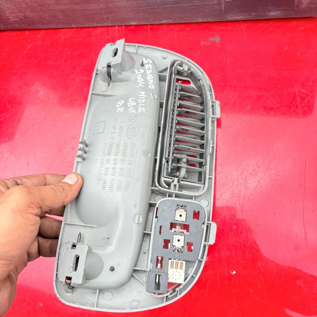 Kia Sedona 2004 Right Side Rear Handle w/Air Vents & Light OK552 51 310