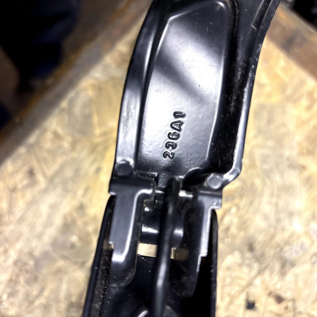 2015 LAND ROVER Discovery L550 DRIVER FRONT SIDE WIPER ARM 236A1