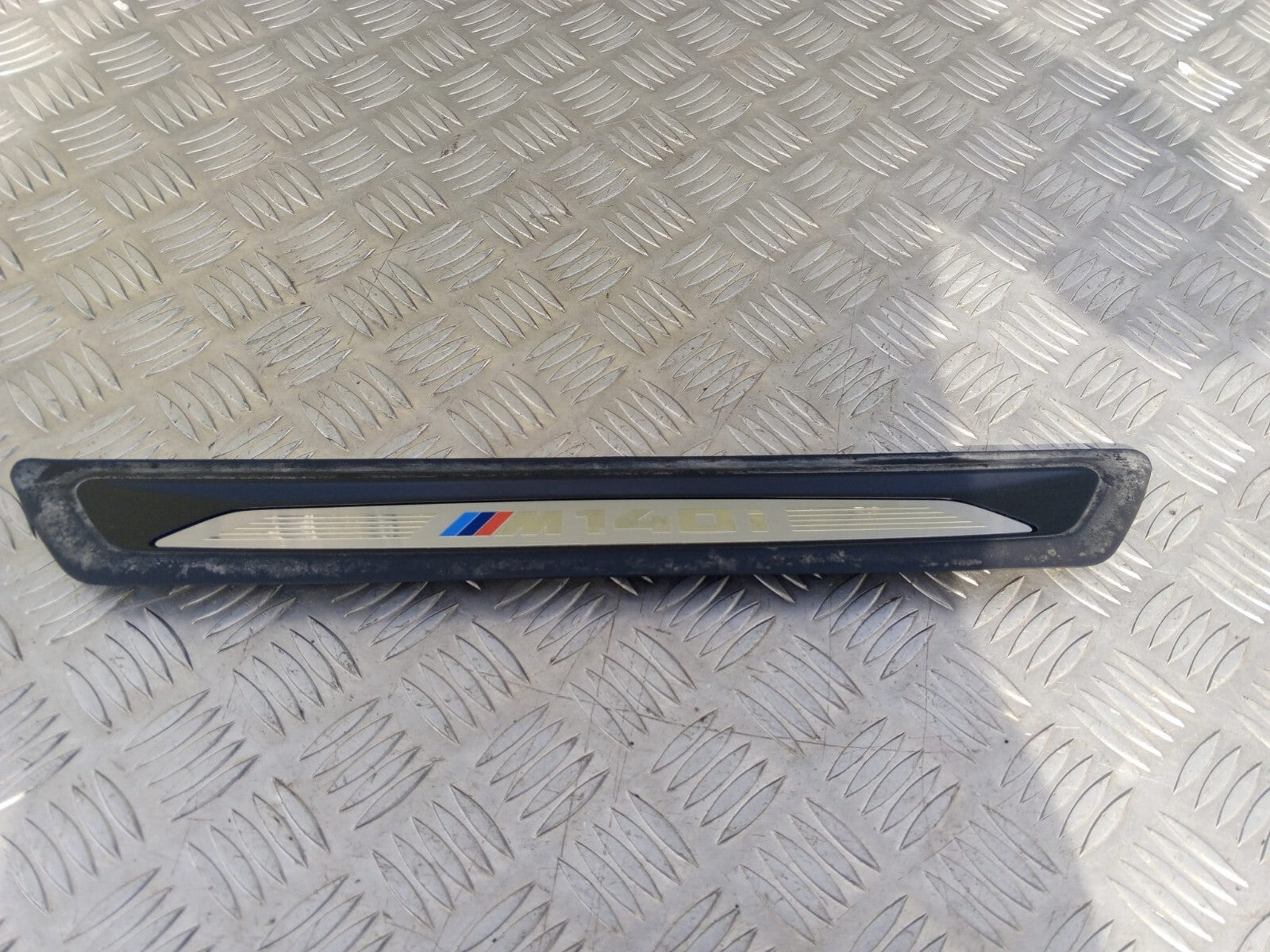 2012-2019 BMW 1 SERIES M140i FRONT DRIVERS SIDE DOOR SILL TRIM 7289218-258918-10