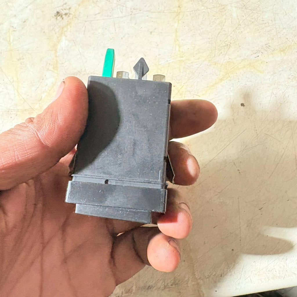Skoda Superb Mk1 2001-2008 Front Right Seat Heating Switch 3U0963563