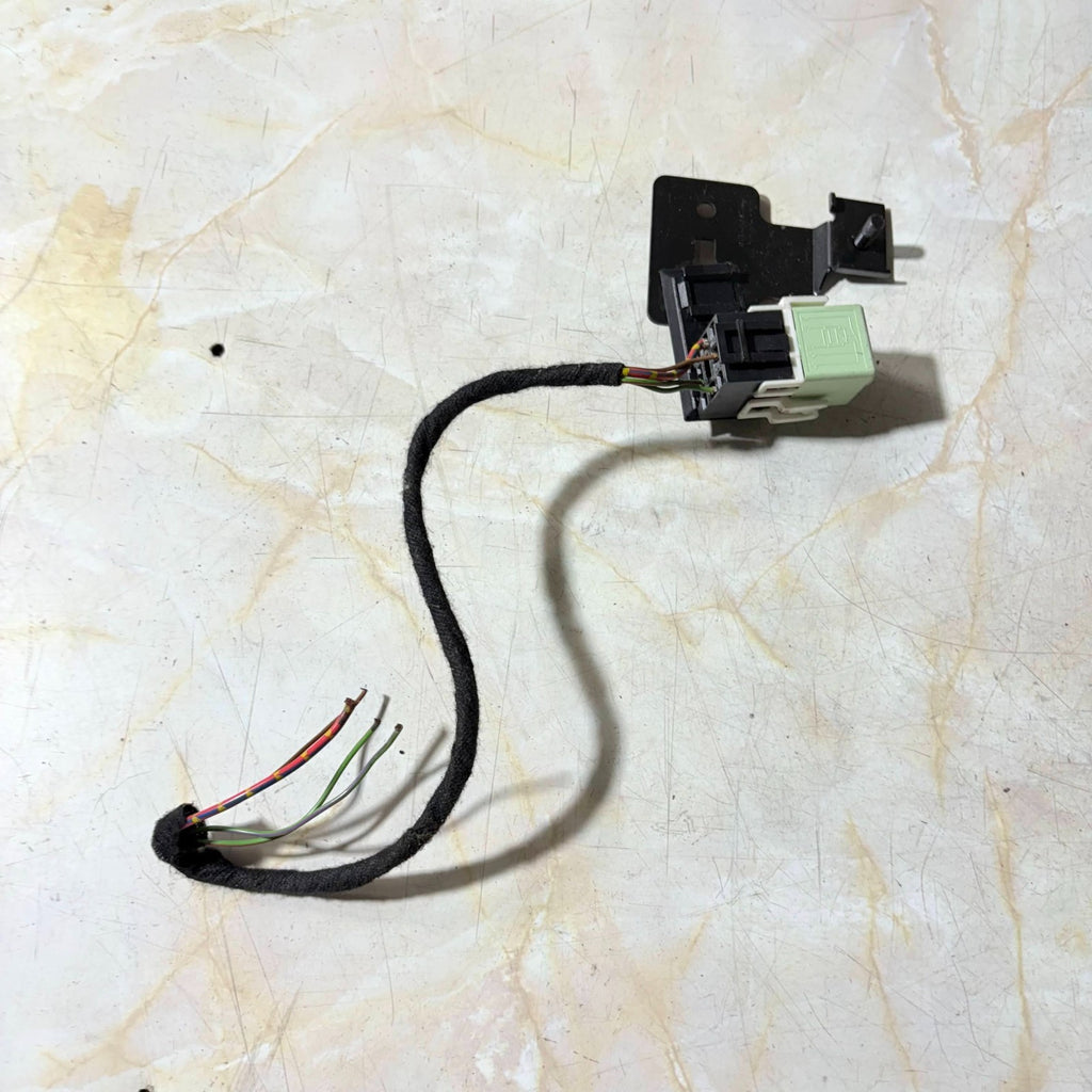 BMW & MINI White Green Make Contact Relay V23134-K59-X312