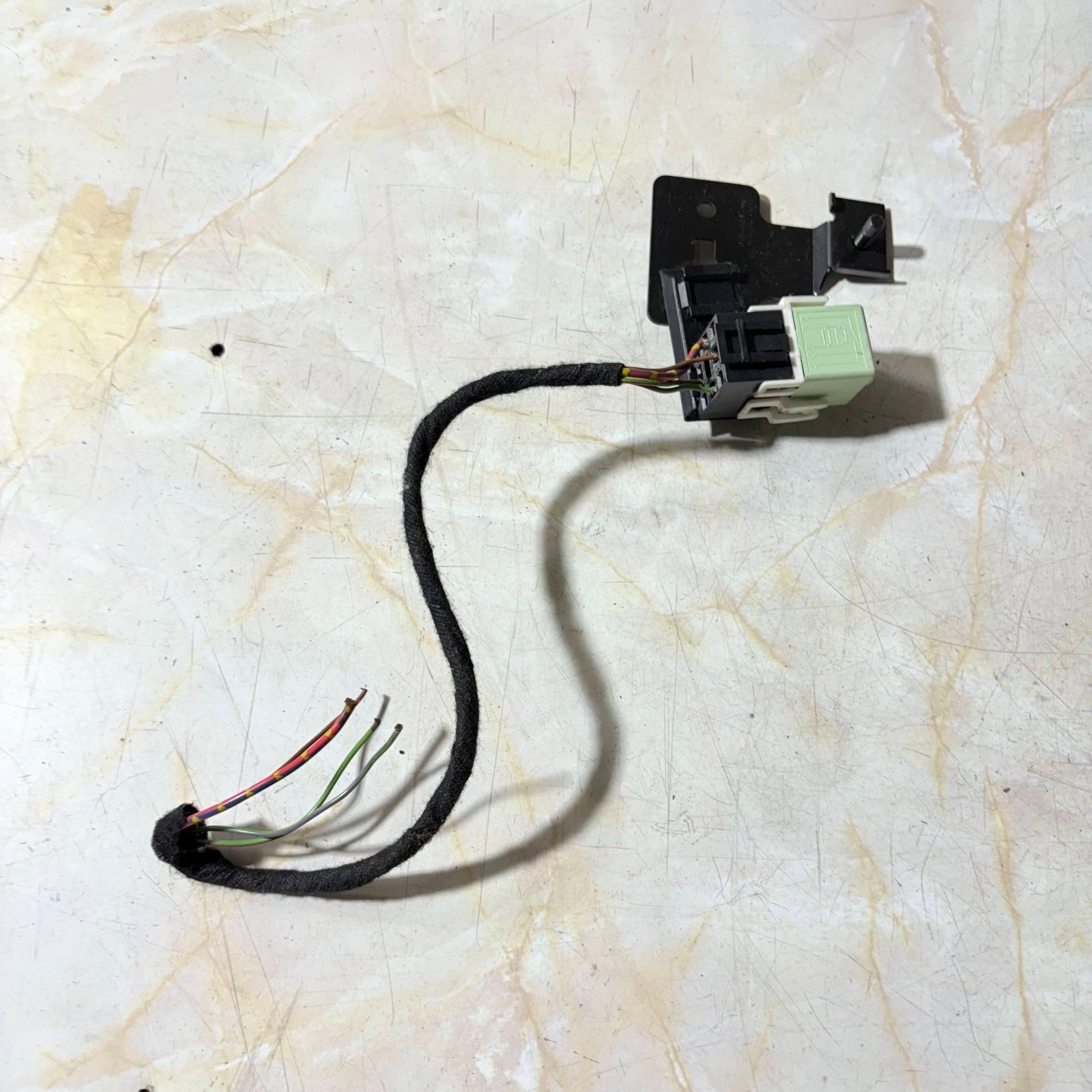 BMW & MINI White Green Make Contact Relay V23134-K59-X312