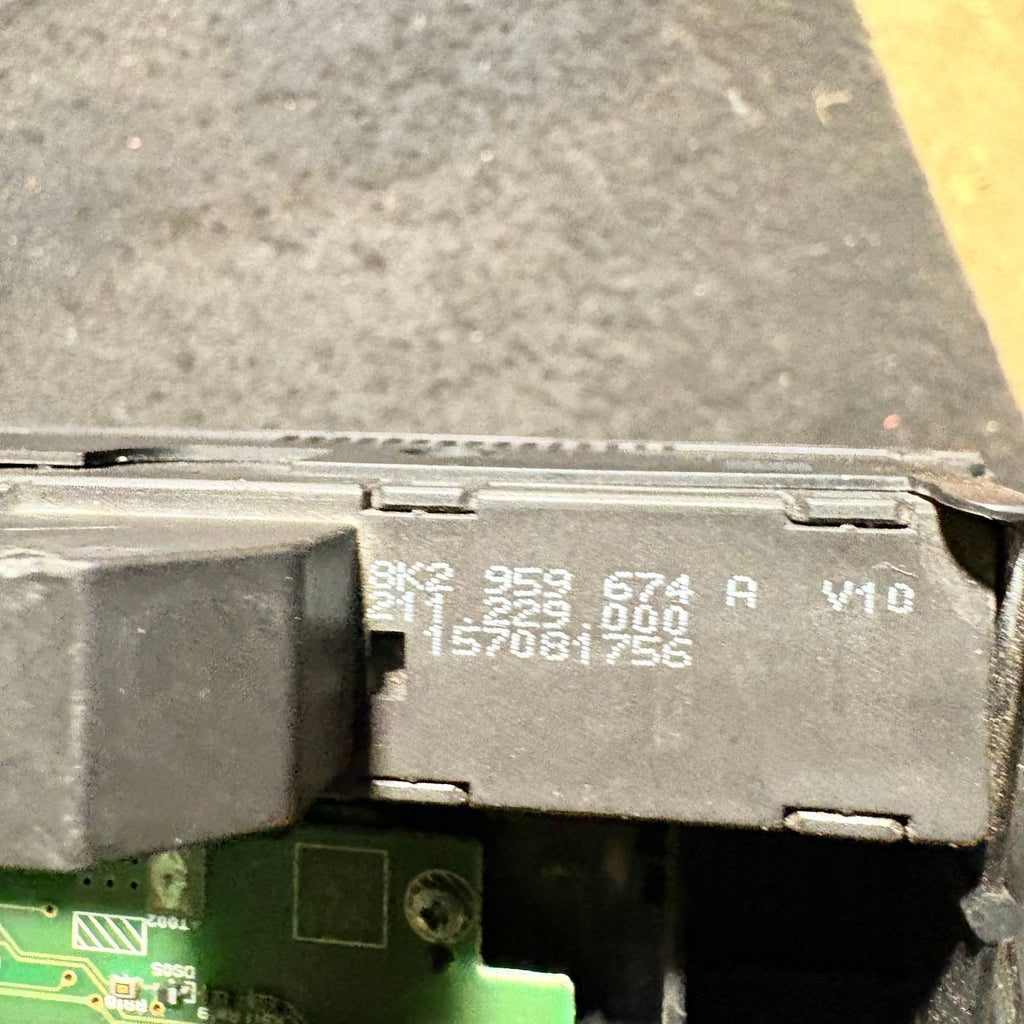 AUDI CD CHANGER PLAYER 8K2 959 674 A