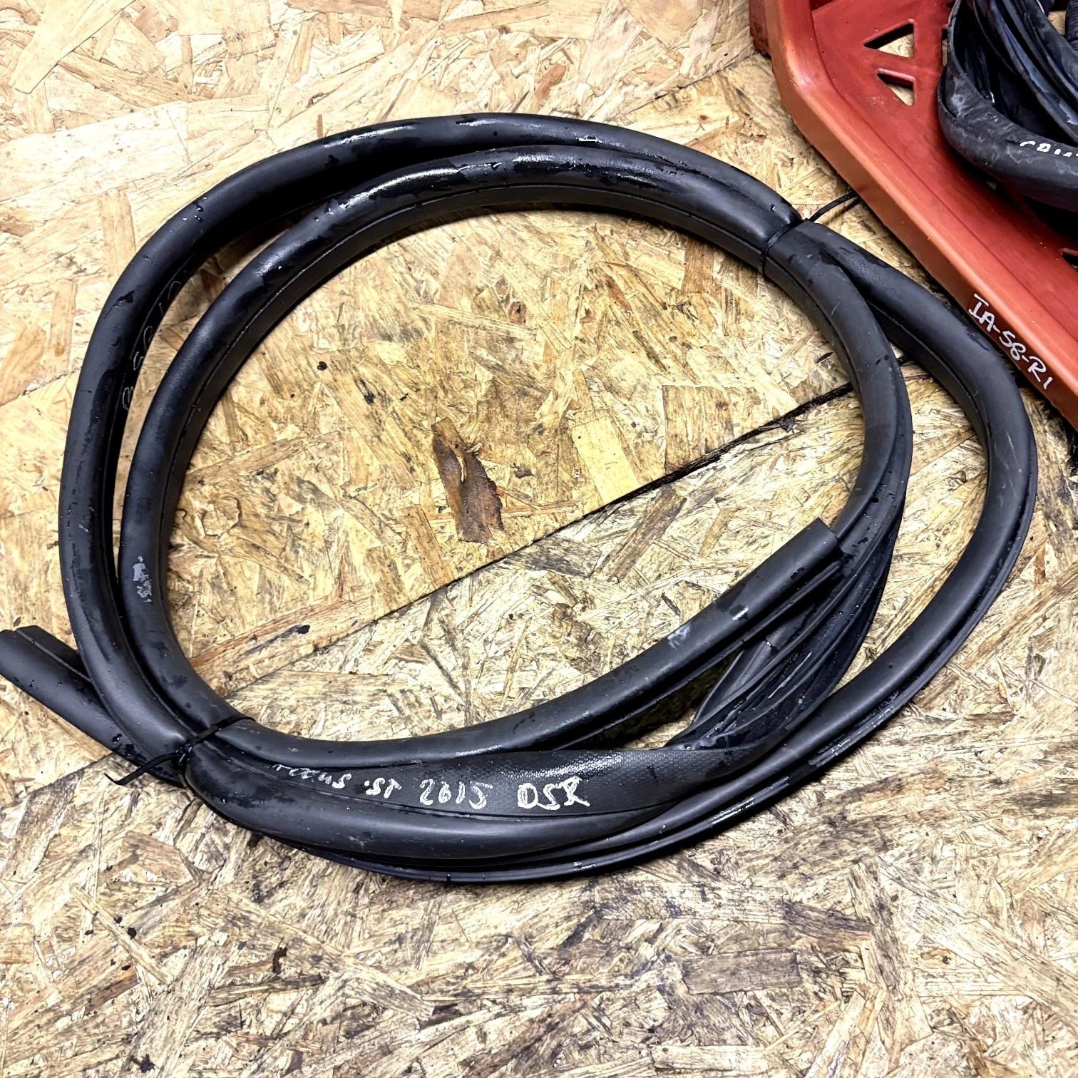 Ford Focus . ST 2015 DRIVER REAR DOOR RUBBER SEAL