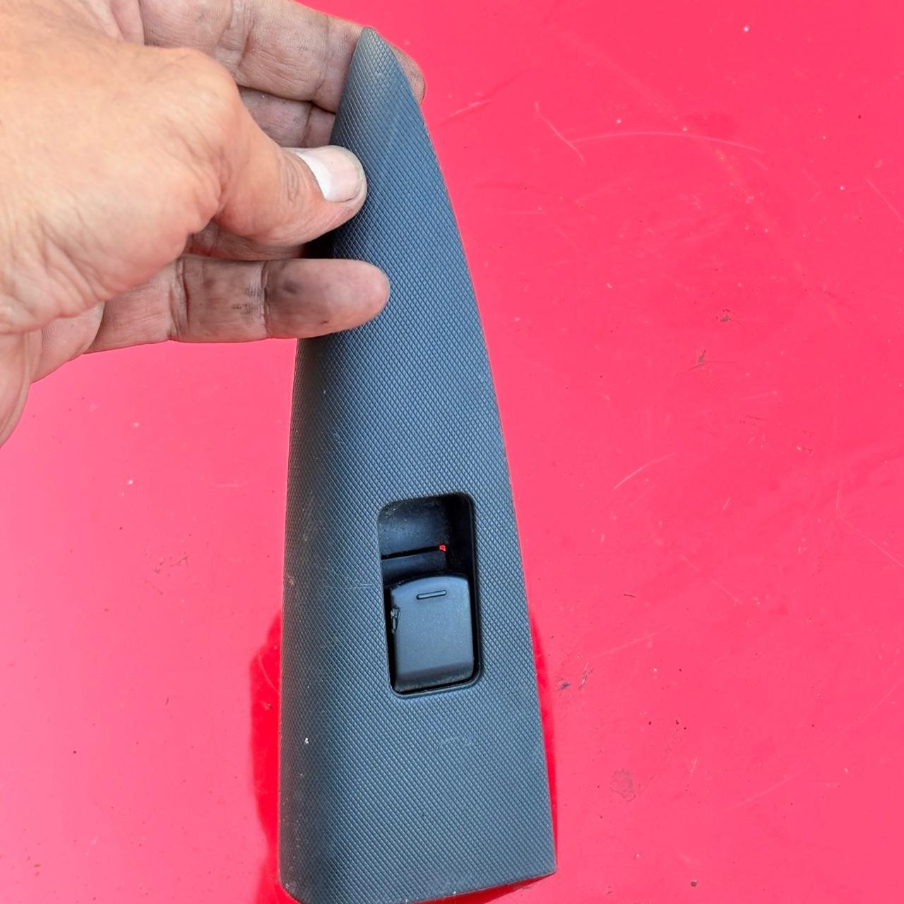 NISSAN NOTE E11 DRIVER SIDE REAR WINDOW SWITCH