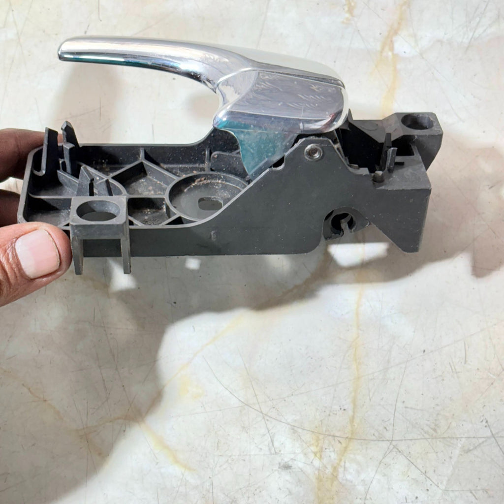 JAGUAR S TYPE 2006 PASSENGER FRONT LEFT INTERIOR DOOR HANDLE 2R83-22601-AD