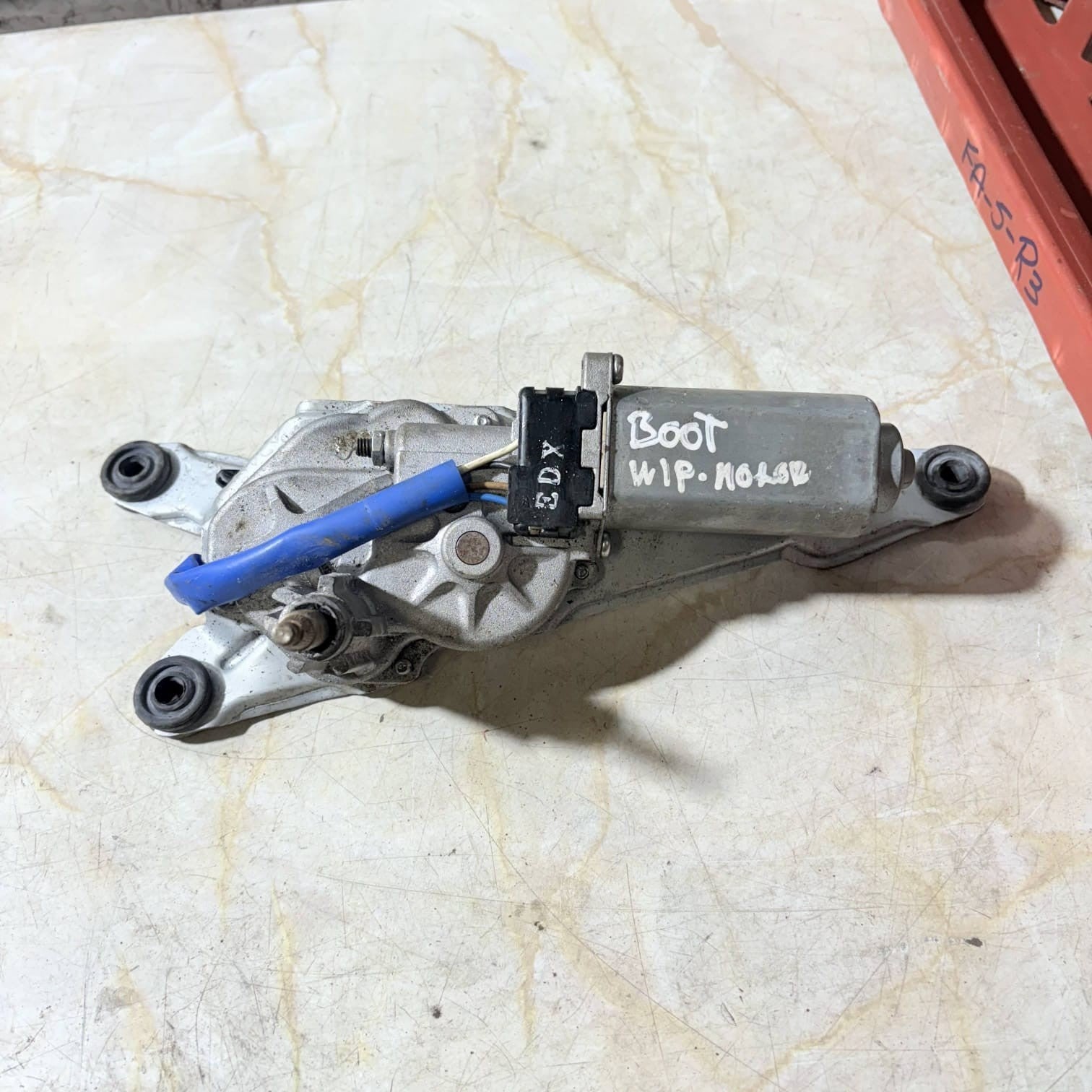HYUNDAI I20 5 DR HATCH 1.2 WIPER MOTOR (REAR) 98710-1J000