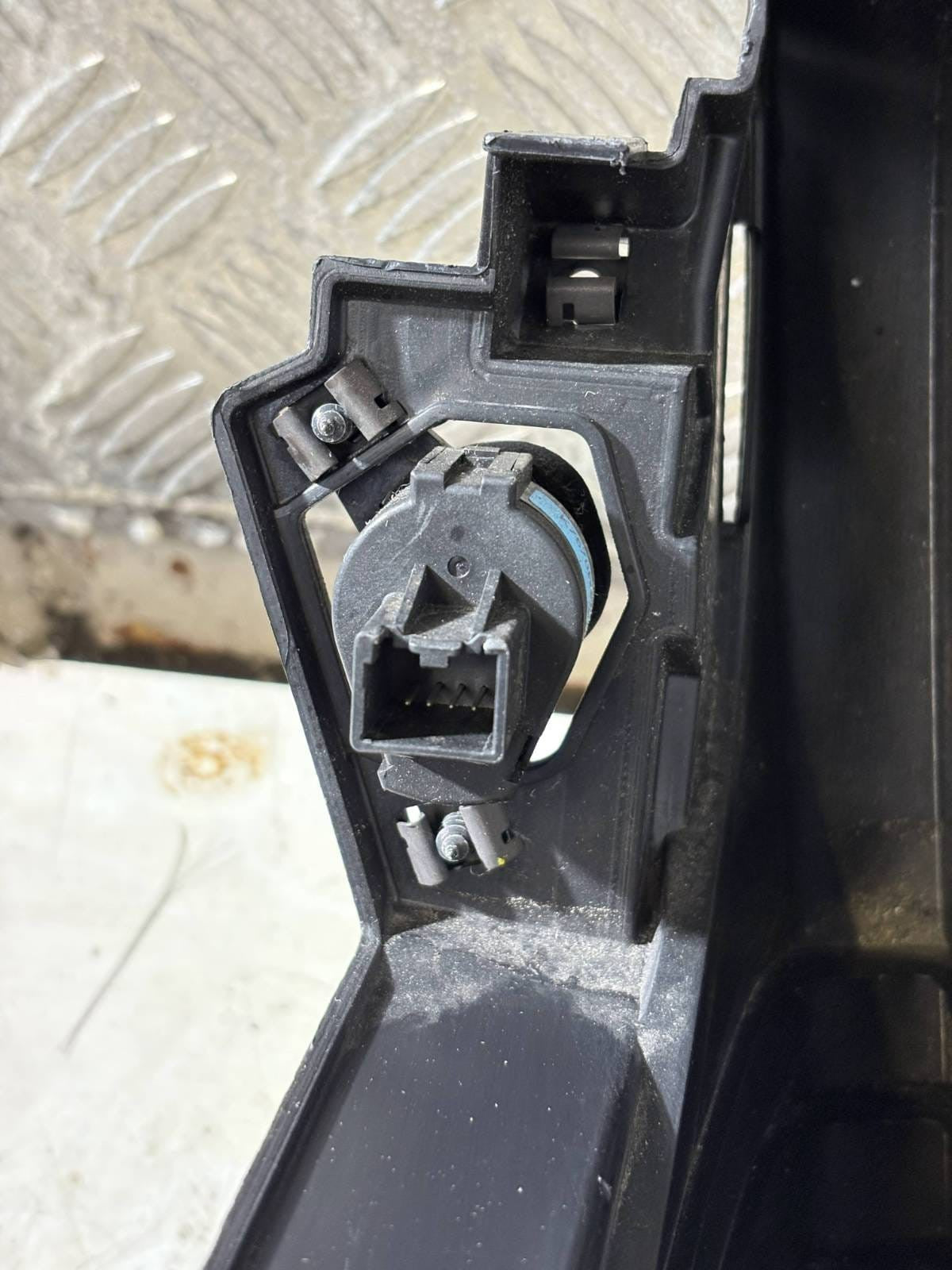04 05 06 07 08 09 Mazda Interior Radio Bezel Surround Trim Bezel BP4K 2007