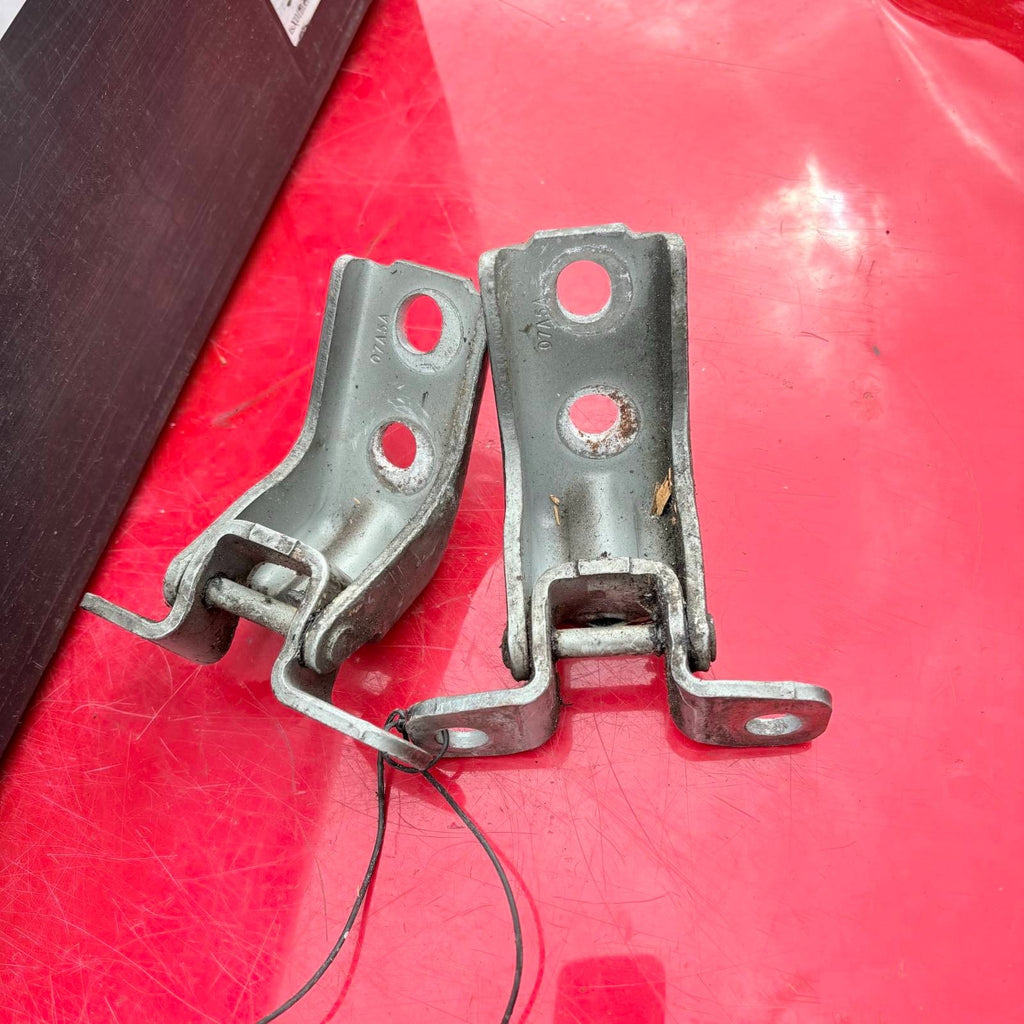 JAGUAR S TYPE DRIVER DOOR HINGES